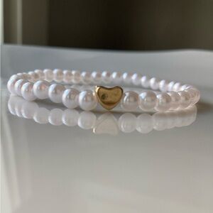 Elegant Pearl Bracelet with Gold Heart Charm